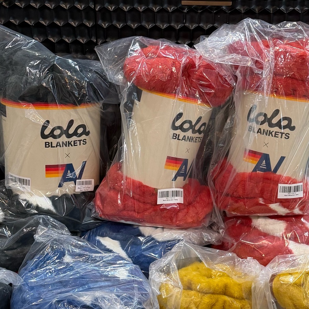 Large Aviator Nation x Lola Blanket Collab LARGE - Picture 5 of 7
